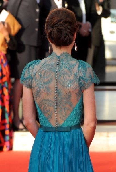 Декольте, глубокий вырез и открытая спина: топ самых смелых образов Кейт Миддлтон