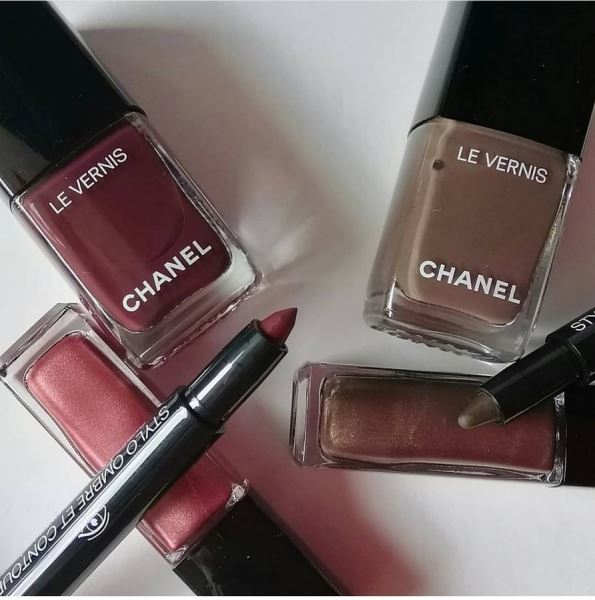 
<p>                        Первая информация об осенне-зимней коллекции макияжа Chanel Fall-Winter 2021</p>
<p>                    